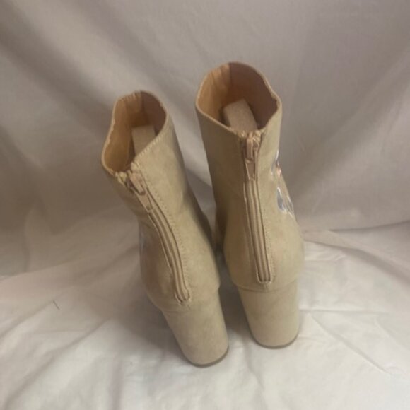 NY and Co Floral Taupe Tan Suede Ankle Bootie, Peep Toe Embroidered, size 8M - Picture 8 of 8